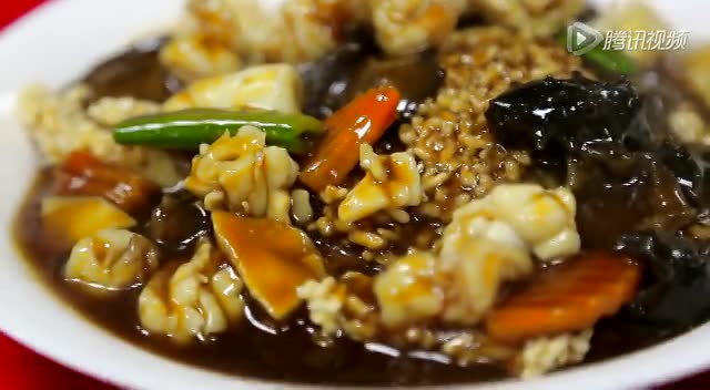 "轰炸东京"---四合轩拿手菜三鲜锅巴