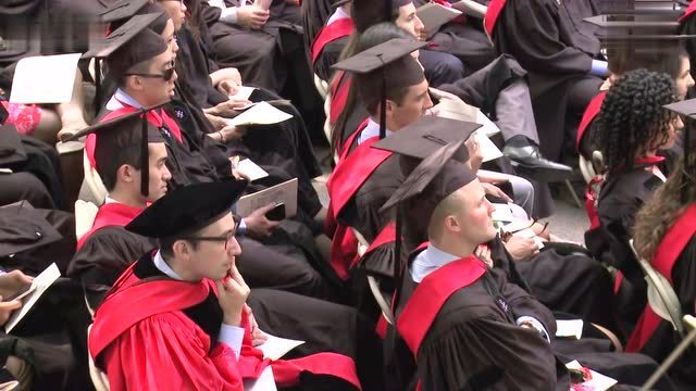 哈佛大学毕业典礼演讲图片