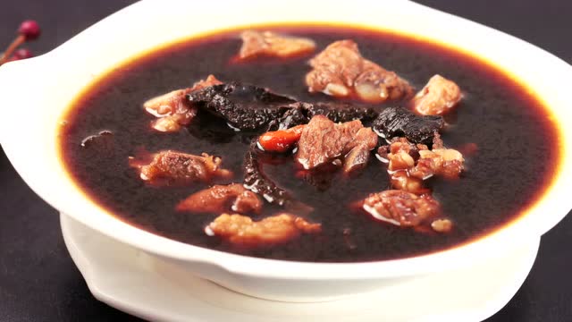 【每日糖人餐】生熟地龙骨汤