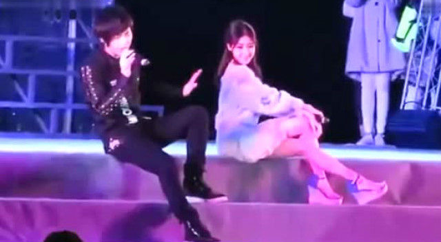 徐良和刘丹萌现场演唱客官不可以超好看