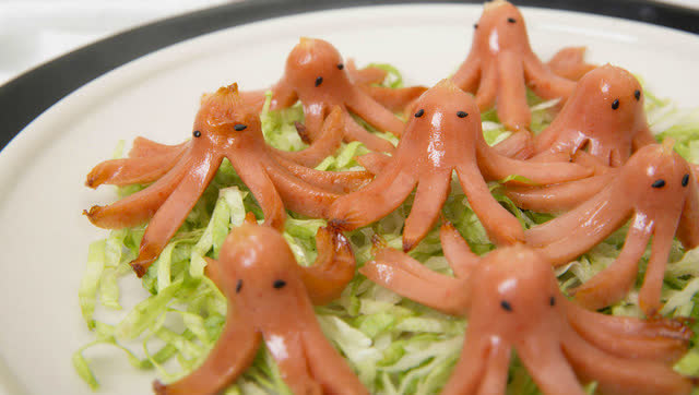 便当里的最大惊喜——烤八爪鱼香肠!