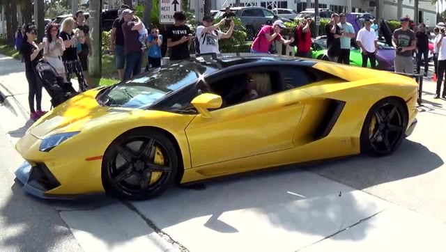 不要太霸气!外国美女试驾兰博基尼aventador狂轰油门