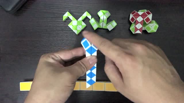 魔方小队长魔尺24段玩法图解昆虫螳螂视频教程