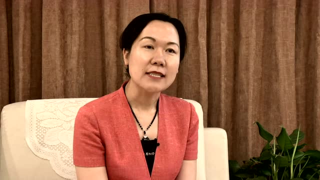保定国家高新区招商服务局局长孙婧接受中关村信息谷公司采访