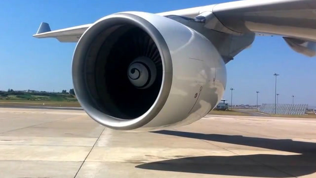 实拍空中客车a330涡扇发动机冷启动过程