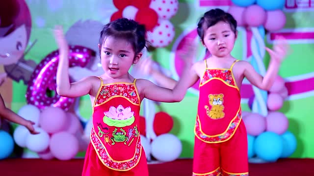 2017中心幼儿园六一晚会《快乐的一只小青蛙》