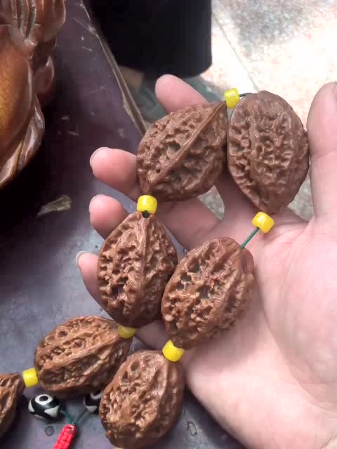 春风十里不如你,文玩核桃秋子手持