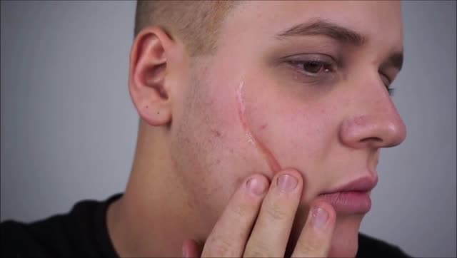 特效化妆小课堂:教你如何画刀疤!