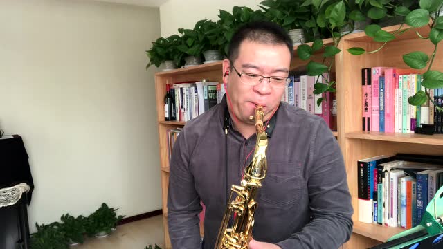 王晓楠萨克斯演奏《情人的眼泪》,萨克斯版本的真的是太好听了