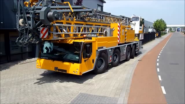 利勃海尔mk88 ,全地形塔吊新车,技能展这车真帅