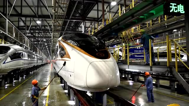 上海动车段复兴号中国标准动车组检修作业,真强大