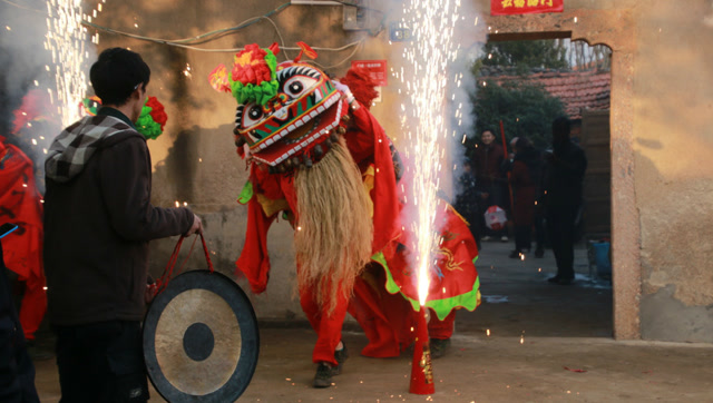 传统年俗有看头,湖北黄陂僵狮子穿越千年闹新春