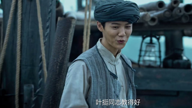 鹿晗在建军大业里出现的两秒钟,船老大好秀气啊,鱼粥做的好好喝