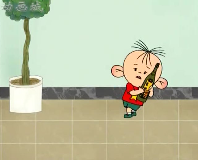 大耳朵图图:图图抱着可乐瓶子,慌张的躲了起来