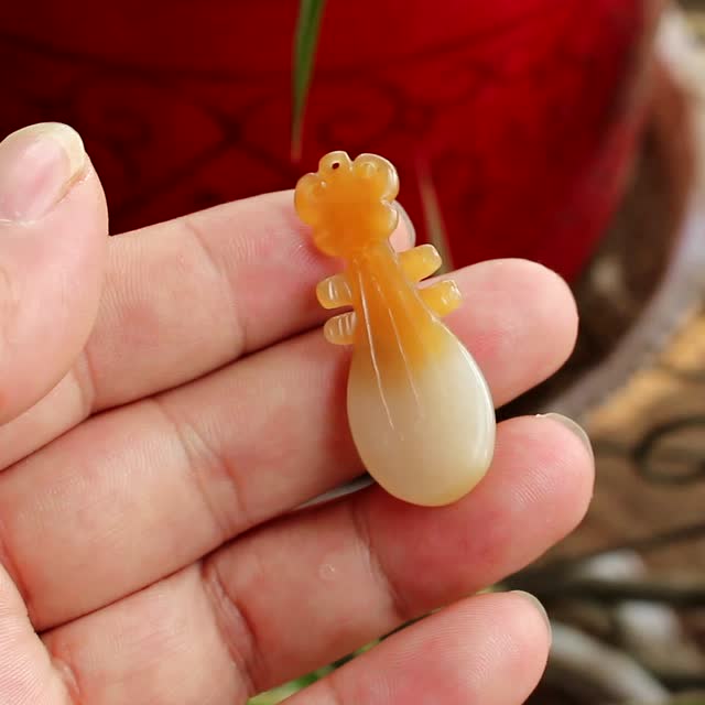 【荣毅】和田玉俄料糖白玉:油润精致琵琶吊坠男女挂件证书遇知音