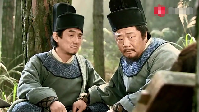 新《水浒传》衙役受人指使在野猪林结果了林冲,还好天不遂人愿