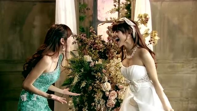 唐悠悠和美嘉在婚纱店被服务员看不起,原来是这个暴露了她们没钱