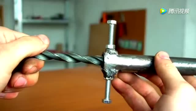 牛人自制一把铁丝捆扎工具,堪称神器,发明者简直就是天才.