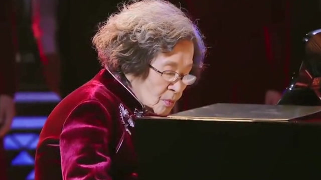 中国女钢琴家巫漪丽图片