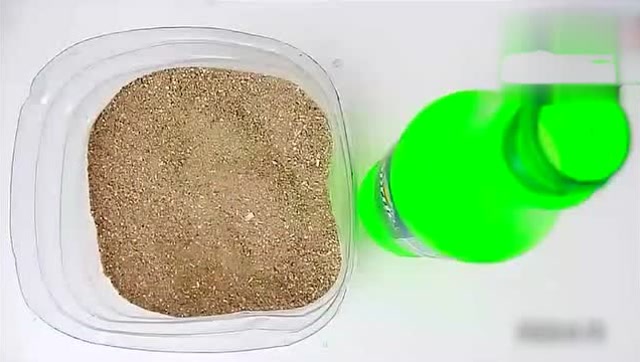 一粒沙子被加速到时速3000米后的威力,简直可怕!