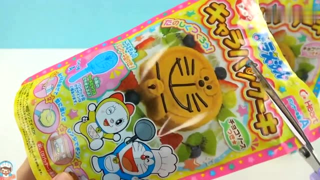 《玩具益趣园》今天的要做的食玩是哆啦a梦的小面饼