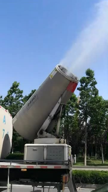 村里来的,没见过这种水炮车!