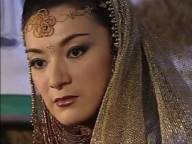 倚天屠龙记:黛绮丝再次穿上波斯服饰,美艳动人!