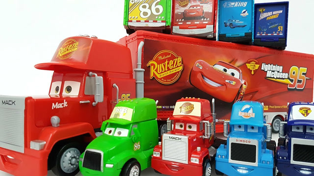 大卡车带来赛车总动员玩具寻找赛道热身