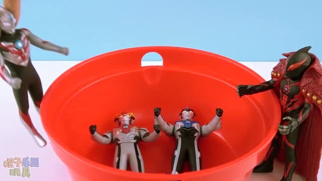 儿童奥特曼玩具罗布奥特曼泡澡球奇趣蛋惊喜玩具