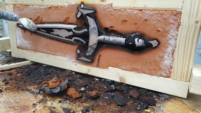 老外自制冷兵器青铜宝剑,看到成品我彻底被惊艳了