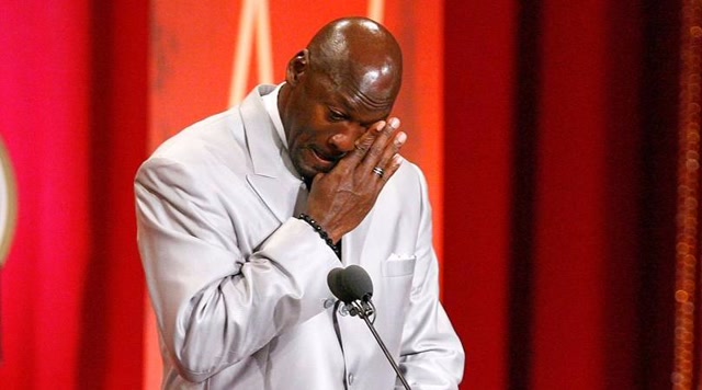 乔丹名人堂演讲!嘉宾高呼掌声不断,篮球之神贡献流泪表情包感谢