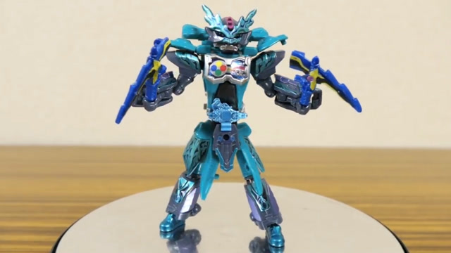 中秋佳节之际,蓝色铠甲勇士祝小朋友们开心快乐,健康成长!