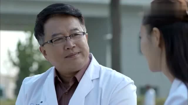 《产科医生》郑伟找何晶谈心,好心提醒她医院人际关系复杂!