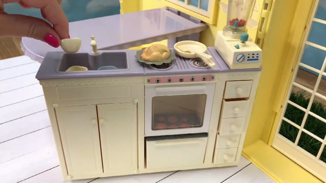 barbie芭比娃娃玩具之奶奶的厨房玩具置芭比屋之旅