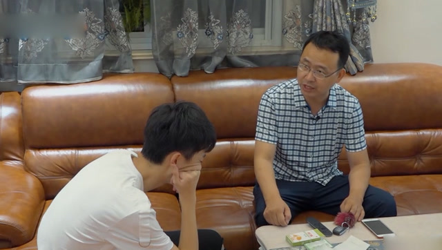 变形计:郑子豪地眼里只有游戏,爸爸的话一句也听不进去