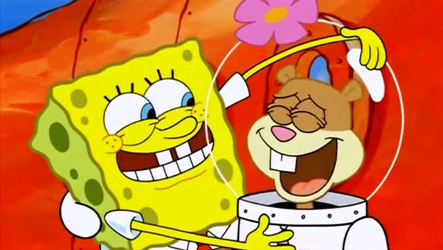 海绵宝宝开心的抱着珊迪,珊迪则是尴尬的笑笑