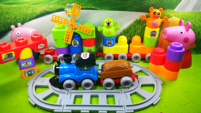 托马斯火车乐园拼装积木玩具试玩