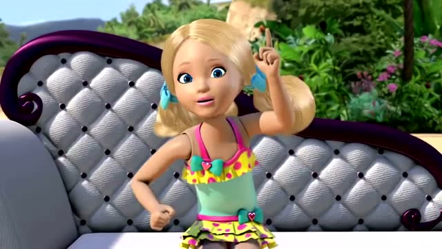 芭比之梦想豪宅:思茜和芭比在海底拍照片,结果被大贝壳夹住