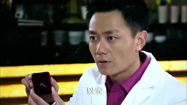 涛女郎 : 梁飞下跪献钻戒, 当众向以安求婚