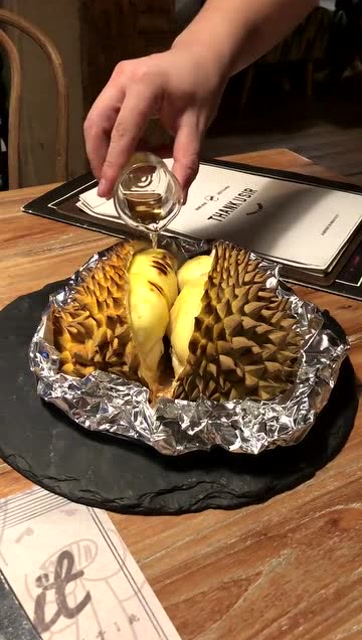 看了很久,居然是火烧榴莲