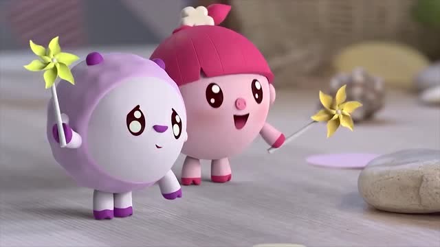 瑞奇宝宝:妞妞真聪明,把玩具都平均分给了大家