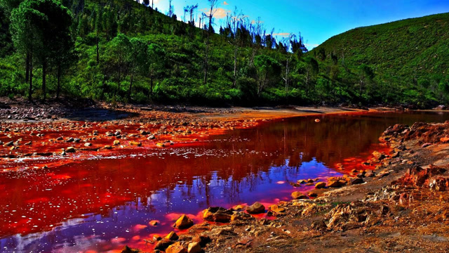 世界上最独特的河,河水是血红色,却吃人不吐骨头