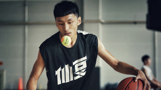 篮球纪录片《以牙还牙》,赵强训练营传授运球绝技!