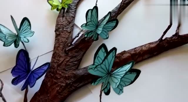利用硬纸板蝴蝶剪纸diy漂亮的墙面立体居家装饰