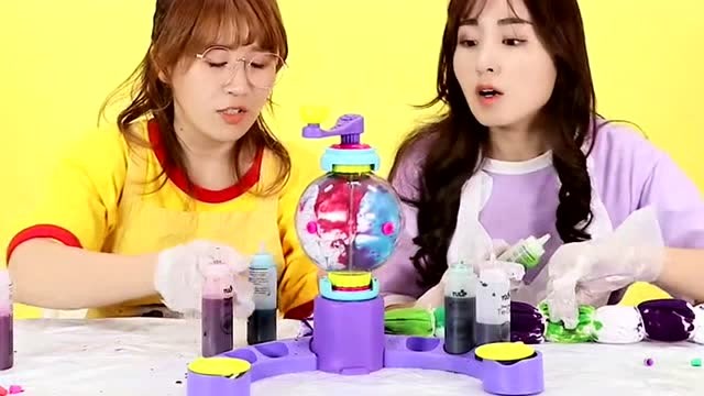 小伶玩具三色挑战t恤手工染色diy看起来好好玩呀