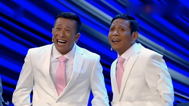 宋小宝台上遇到小超越,宋小宝:这叫模仿啊,这就是僵尸!