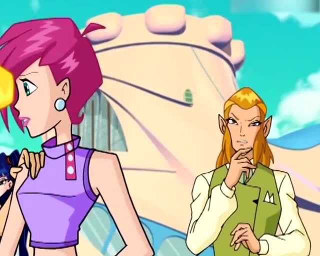 仙灵组变身超仙灵女,华丽特效表演飞跃各种障碍