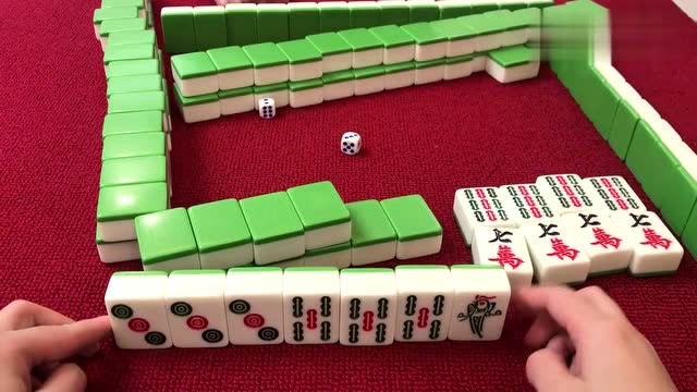 玩不好了,小妹天牌连续暗杠四把,杠上开花牌友傻眼了