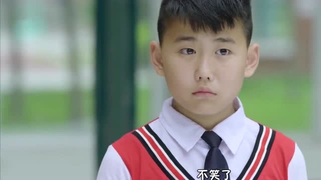 大河小虾:看到同学摔倒大多数人都嘲笑,只有她例外真相却出乎意料