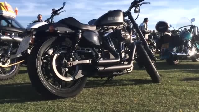 国外豪华摩托车聚会,宾利摩托车你看见过没?